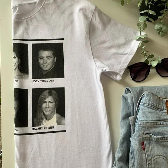 FRIENDS collectors item. Brand new, untouched. Tags attached. - Picture 4 of 4